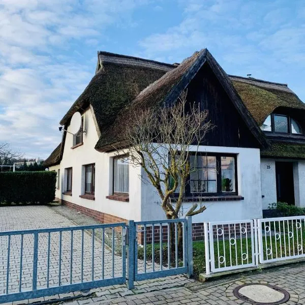 Kapitäns Hus 2 mit Infrarotsauna und großem Garten, Hotel in Graal-Müritz