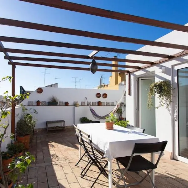 Town house with rooftop terrace, Hotel in Sevilla