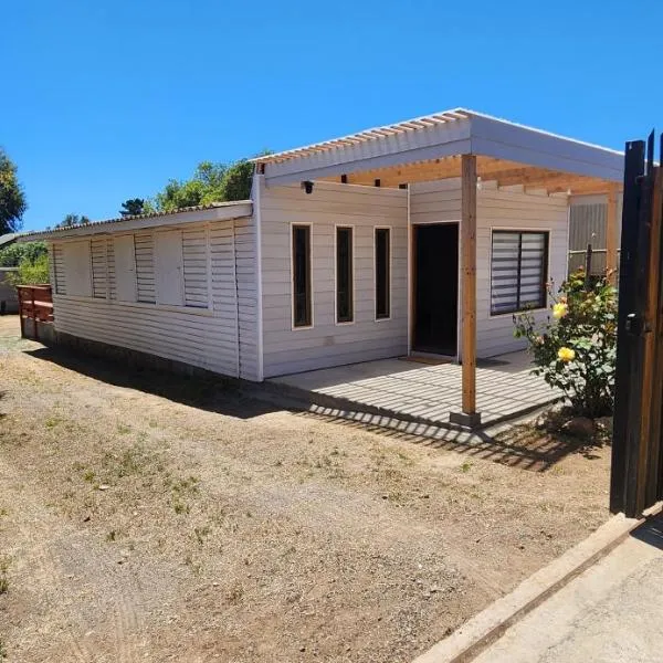 Cabaña Familiar 3 dormitorios 1 baño gran espacio para compartir, hotel v destinaci El Quisco