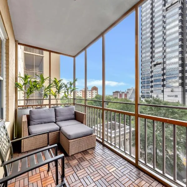 Downtown condo w balcony & workspace: Atlanta'da bir otel