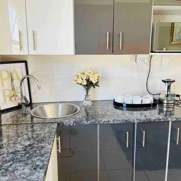 Bachelor suite in Rustenburg, hotel in Rustenburg
