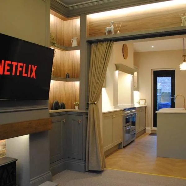 Cosy Renovated House in Warrington, hotel in Warrington