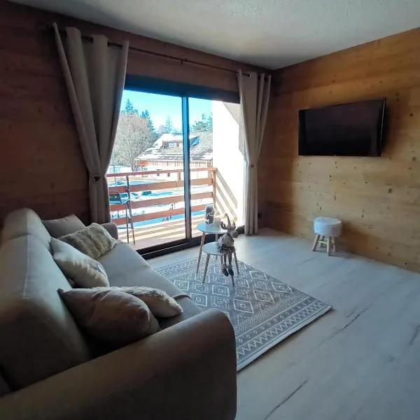 Appartement montagne LE FLOCON、Saint-Michel-de-Chaillolのホテル