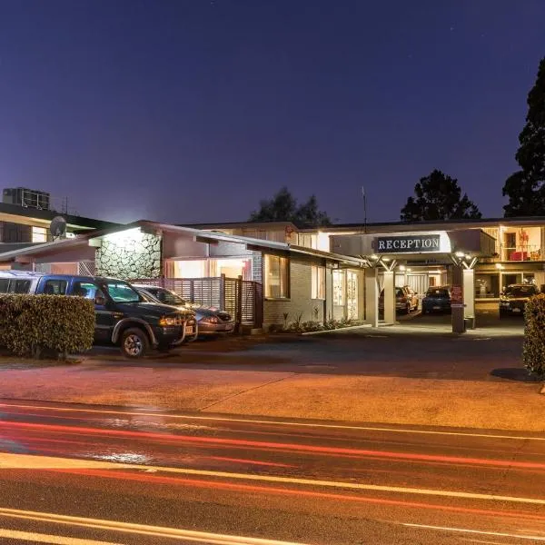 Twin Peaks Lakeside Inn、タウポのホテル