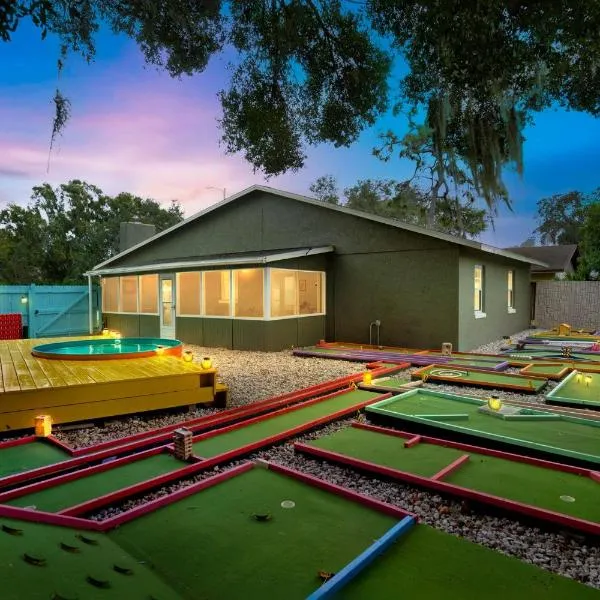 Groovy Funhouse Getaway - 4 bdrm near Legoland, hotel v destinaci Winter Haven