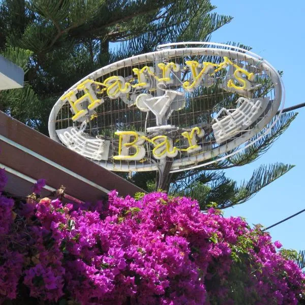 Harrys bar & apartments, hotel v destinaci Acharavi