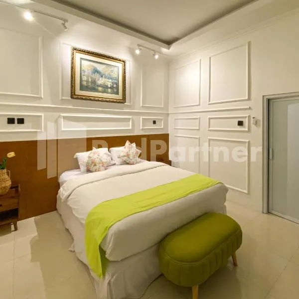 CBG INN RedPartner near Stasiun Solo Balapan, hotel v destinaci Kadiporo