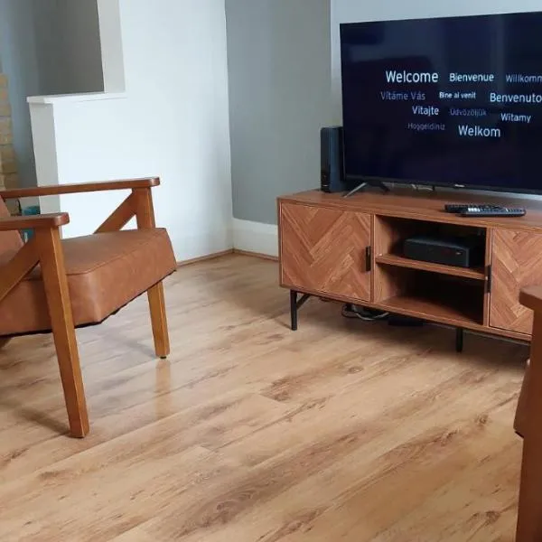 Spacious 3 bed House, Wolverhampton, hotel en Fallings Park