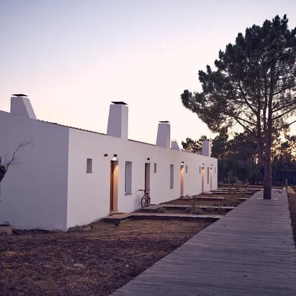 Craveiral Farmhouse by Belong Staying & Feeling, hotel v destinaci São Teotónio