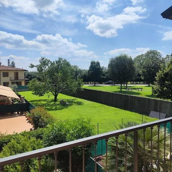 Entire apartment in the capital of Franciacorta, hotel em Rovato