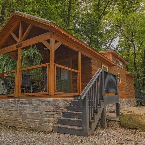 Papa Cabin Tiny Log Home Comfort In Rustic Bliss, hotel in Chattanooga
