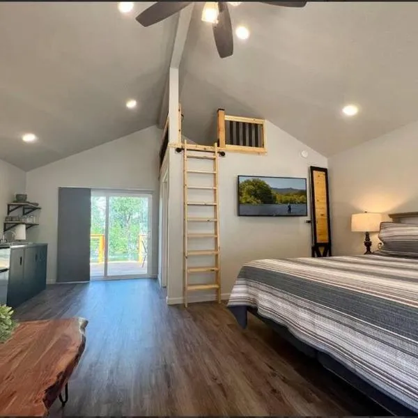 Loft Cabin 2 - Rogue River Resort, hotel in Grants Pass