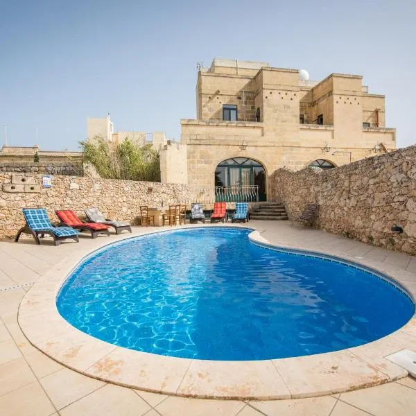 3 Bedroom Farmhouse with Private Pool & Views in Nadur Gozo、ナダのホテル