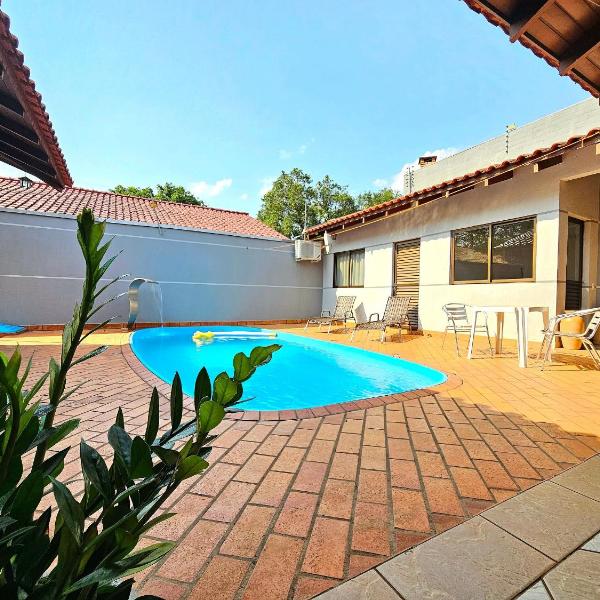 Casa Familiar 4 quartos Piscina e Churrasqueira