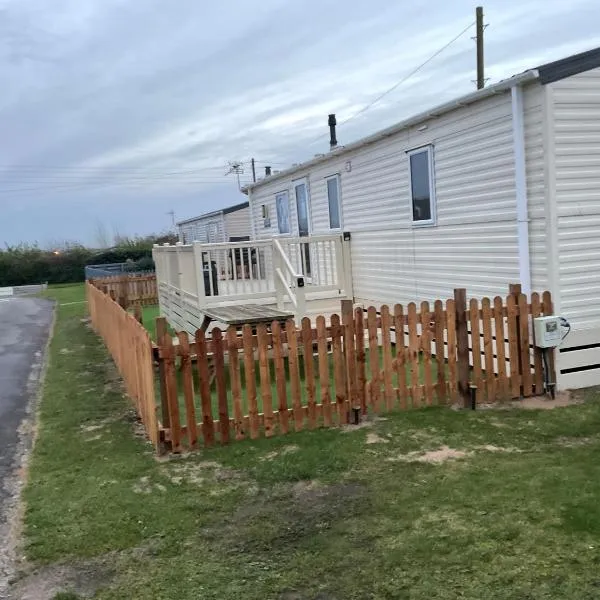 2 Brightholme Holiday Park 6 berth No pets, hotel in Brean