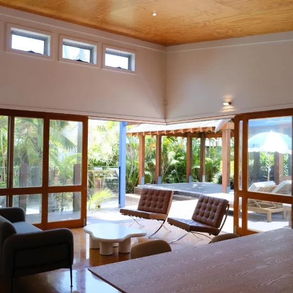 Tropical Villa in Burleigh, hotel in Gold Coast