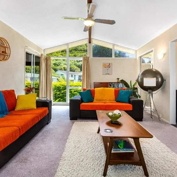 Retro 4 bedroom home, warm and welcoming, quiet location, hotell sihtkohas Porirua