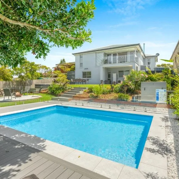 Sea La Vie - Pet Friendly with Fireplace and Swimming Pool & Spa, hotel in Culburra Beach