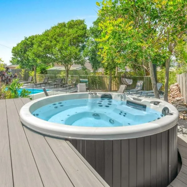 Sea La Vie - Pet Friendly with Fireplace and Swimming Pool & Spa, hotel in Culburra Beach