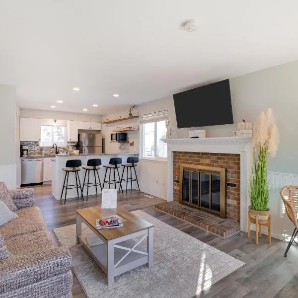 Comfy Family-size Townhome 2BR-5 People near Old town Arvada-10min walk, hotel in Arvada