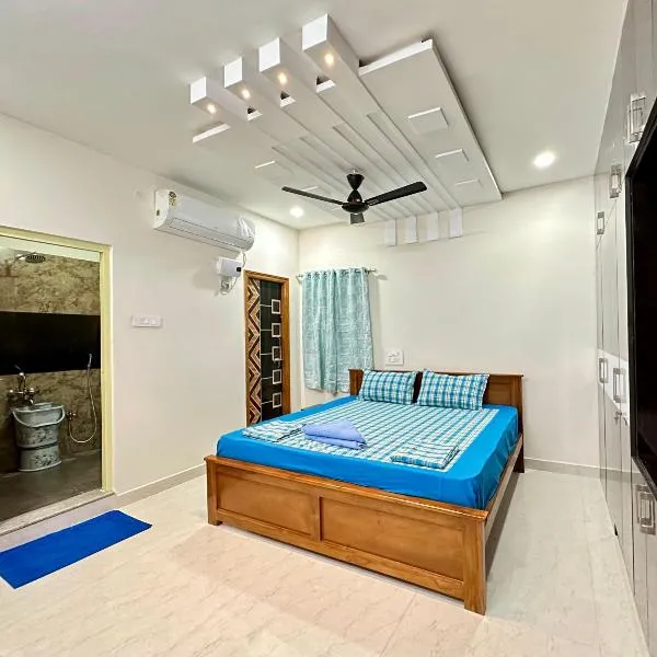 TrueLife - 3BHK Luxury Suites - PS4 Veg Restaurant, on the way to Balaji Temple - 2500 SFT large Signature Apartments - Modular Kitchen - Super fast WiFi, Smart TV, 250 Jio Channels - Parking - Easy access to all Temples - Top service with lots of Love, hotel v destinaci Tirupati