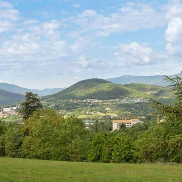 Agréable maison de village avec balcon, hotel em Roiffieux