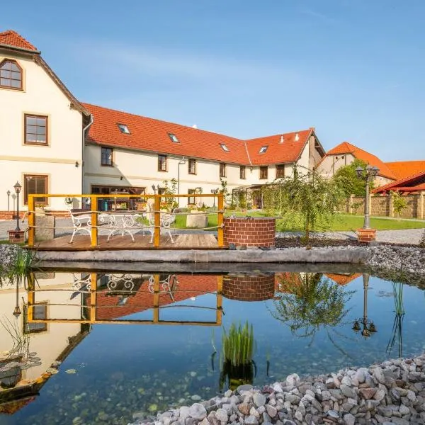 Kokořín Apartments, hotel in Bukovec