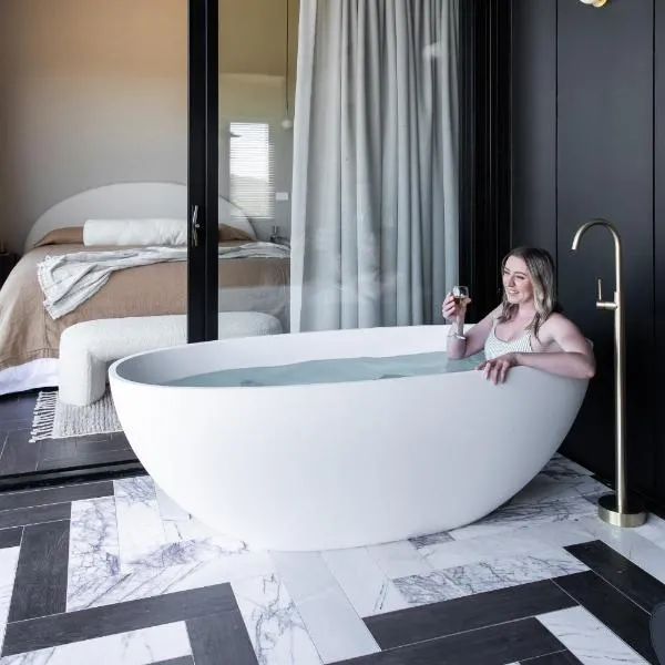 Wherewithal Luxury Suites, hotel sa Carlton