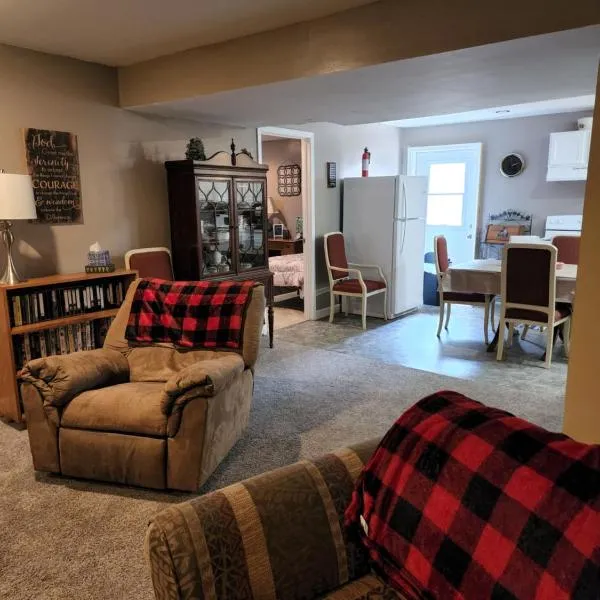 Lovely 3- bedroom apartment with street parking., hotel v destinaci Goshen