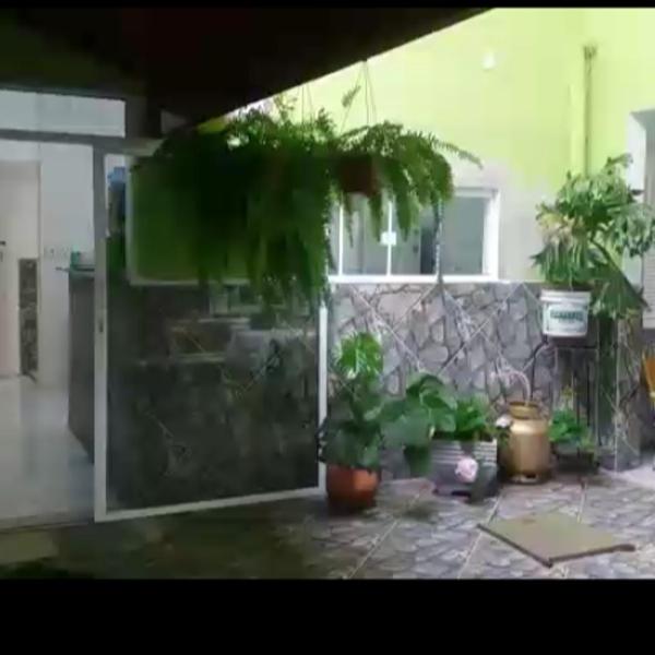 Casa 15 pessoas, garagem e churrasqueira