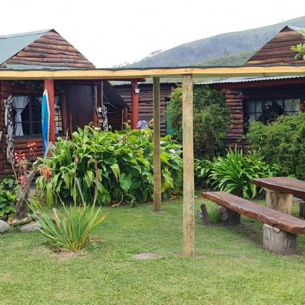 Tsitsikamma Wolf Sanctuary ECO Cabins & Teepees, hotel v destinaci Stormsriviermond