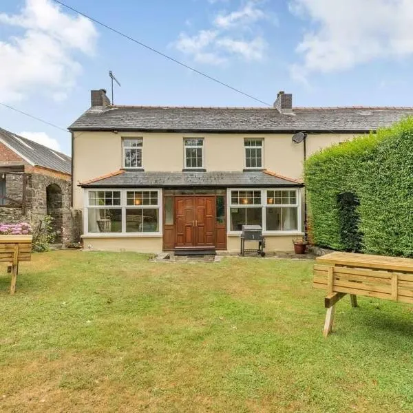 Y Gwesty Bach, hotel in Jordanston