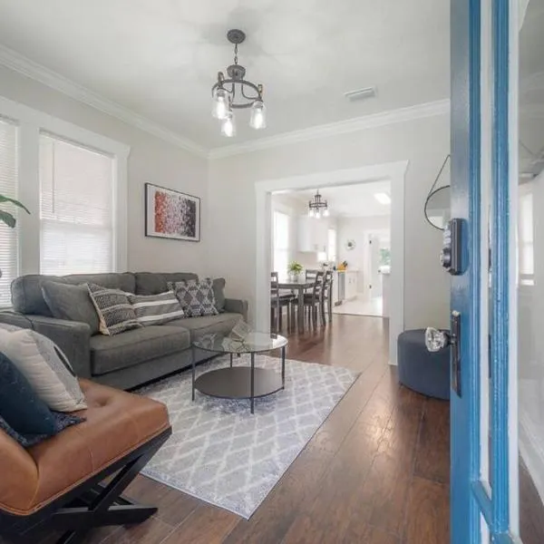 Rustic Bungalow Near Downtown/ Foodie Hotspots, hotel en Tampa