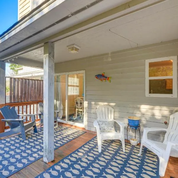 Well-Equipped Emerald Isle Townhome Pets Welcome!, hotel v destinaci Emerald Isle