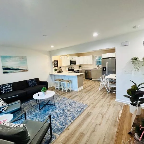 Modern Home Near Uptown CLT, Airport and More, hotel i Charlotte