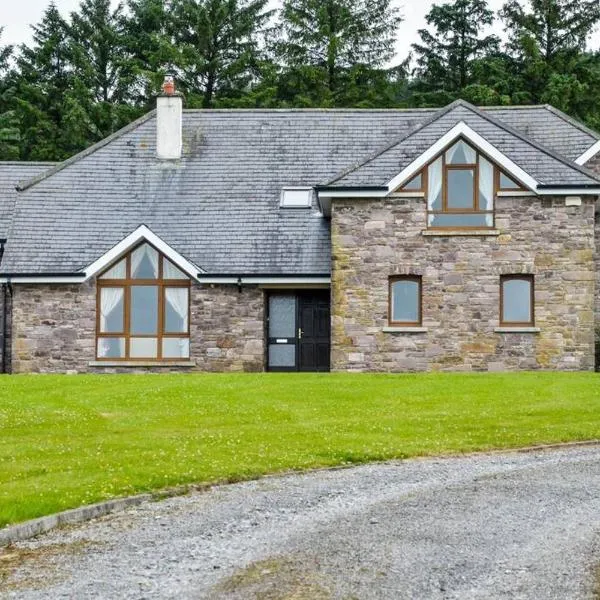 The Mountain Lodge Slievenamon spacious 4 bedroom house, hotel v destinaci Cloneen