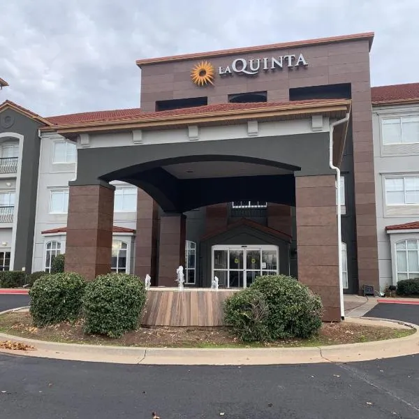 La Quinta by Wyndham OKC North - Quail Springs, хотел в Оклахома Сити