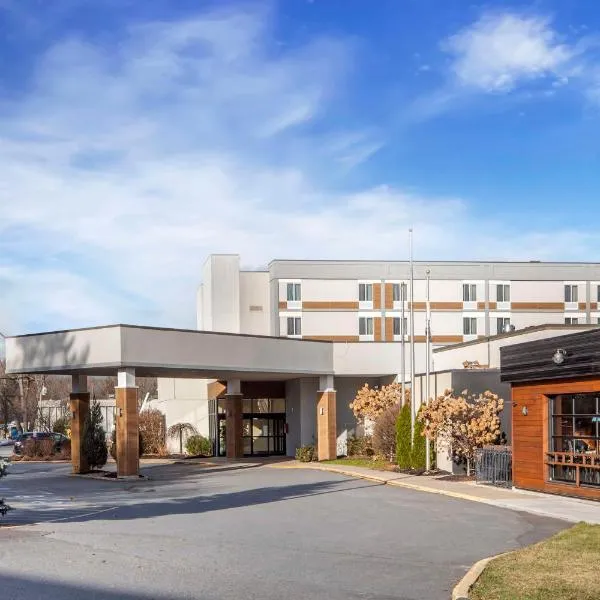 Best Western Plus New Englander, hotel di Woburn