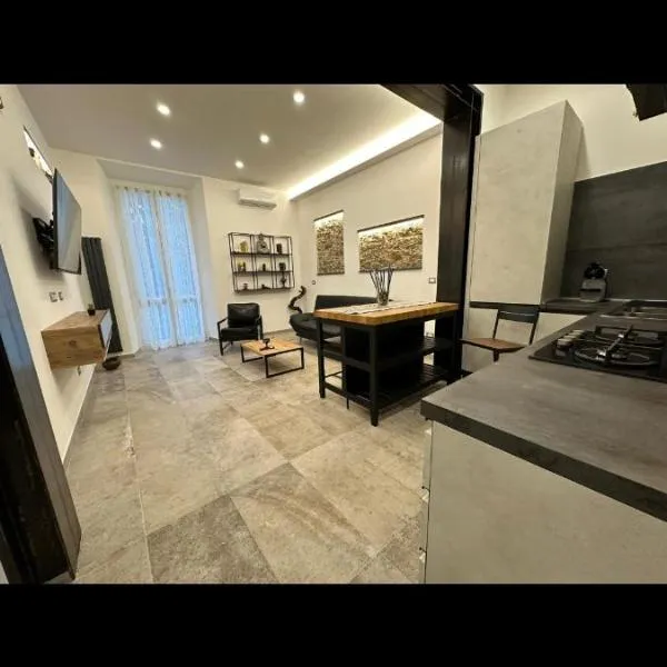 Koman House, hotel in Savona