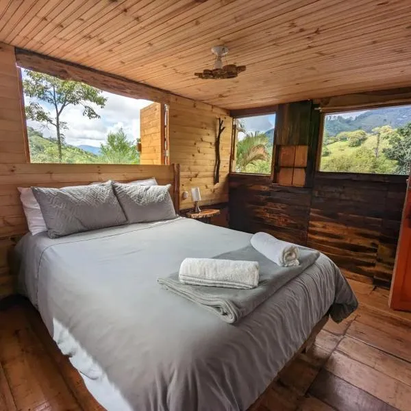 Habitación Colibrí, Pijao, Finca Flora del Río – hotel w mieście Barragán