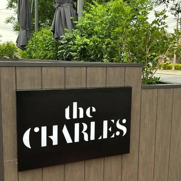 The Charles Boutique Hotel & Dining, hotel in North Wagga