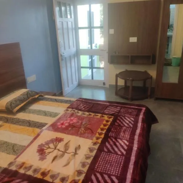 Tree Valley Homestay Chail, hotel v destinaci Chail