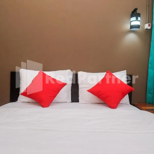 Travelista Homestay near GOR Candradimuka Semarang Mitra RedDoorz, khách sạn ở Srondolwetan