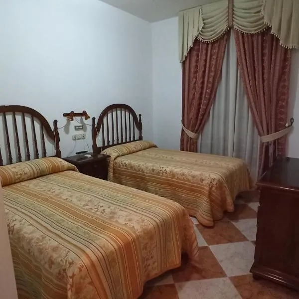 Hostal Algaidas, hotel v destinácii Villanueva de Algaidas