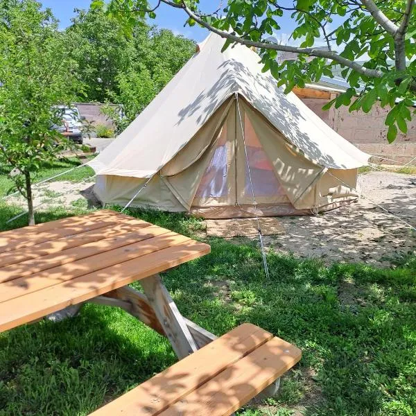 Camping 3 Gs: Goghtʼ şehrinde bir otel