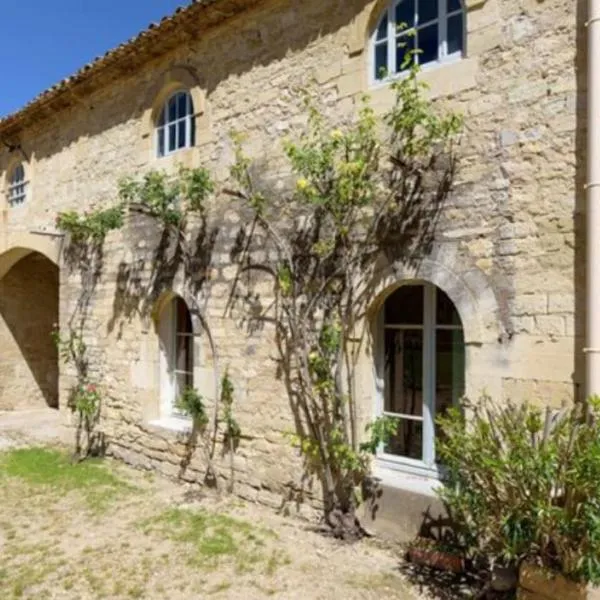Château de Teillan - Pigeonnier, hotel in Aimargues