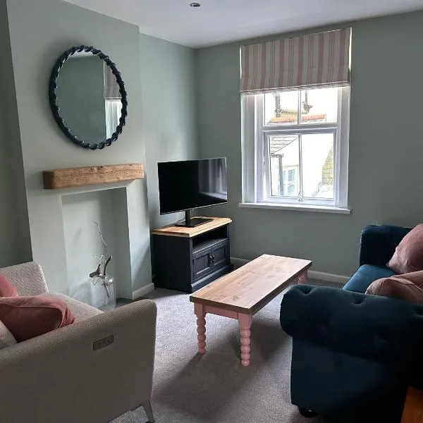 Secret Garden, 34C Clarence Street: Dartmouth şehrinde bir otel
