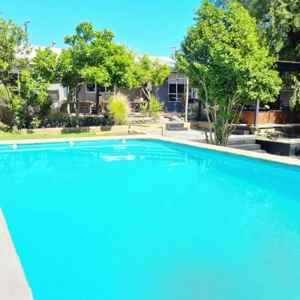 Agradable casa con Tina de agua Caliente y Piscina, hotel in Los Ángeles