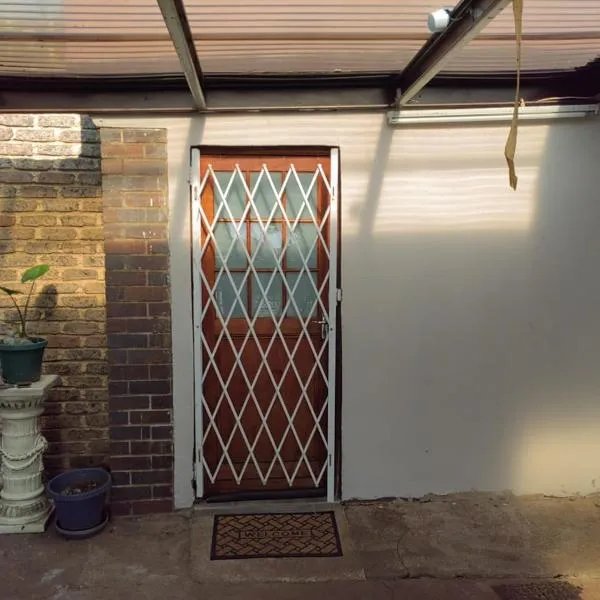 Issa Guest Cottage, hotel in Johannesburg