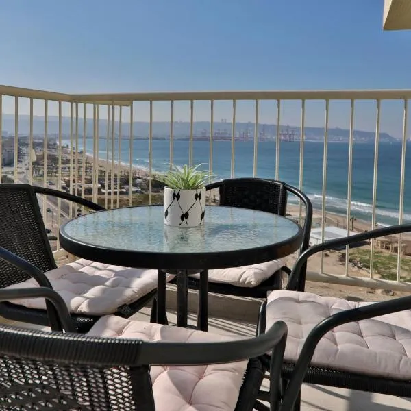 דירות קו ראשון לחוף - Apartments First line to the Beach, hotell i Qiryat Yam